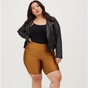 9 Inch Signature Waist Ruched Liquid Bike Short